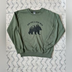 Crewneck sweatshirt. Size small.